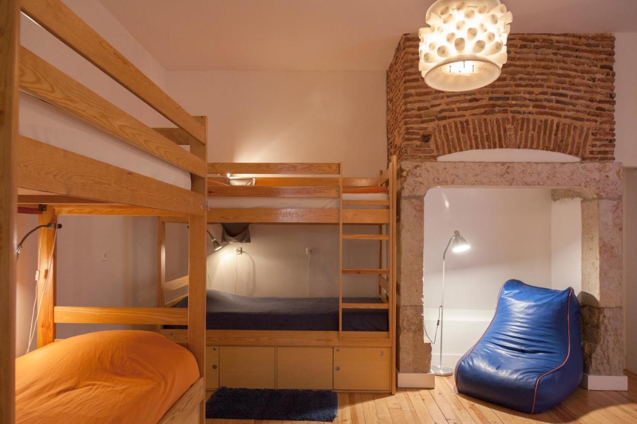 Bed 6-Bed Dormitory Room