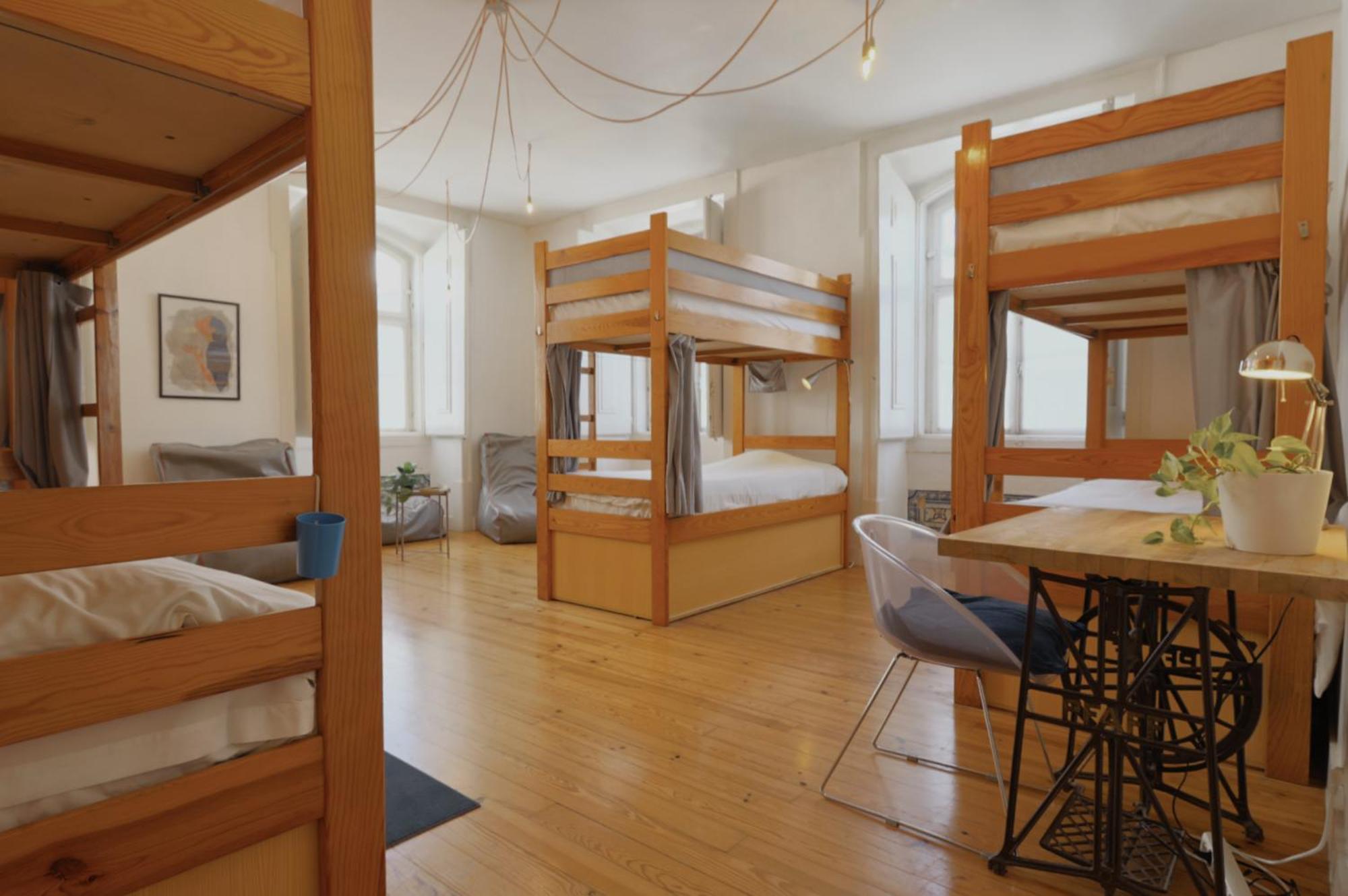 Bed 8-Bed Mixed Dormitory Room