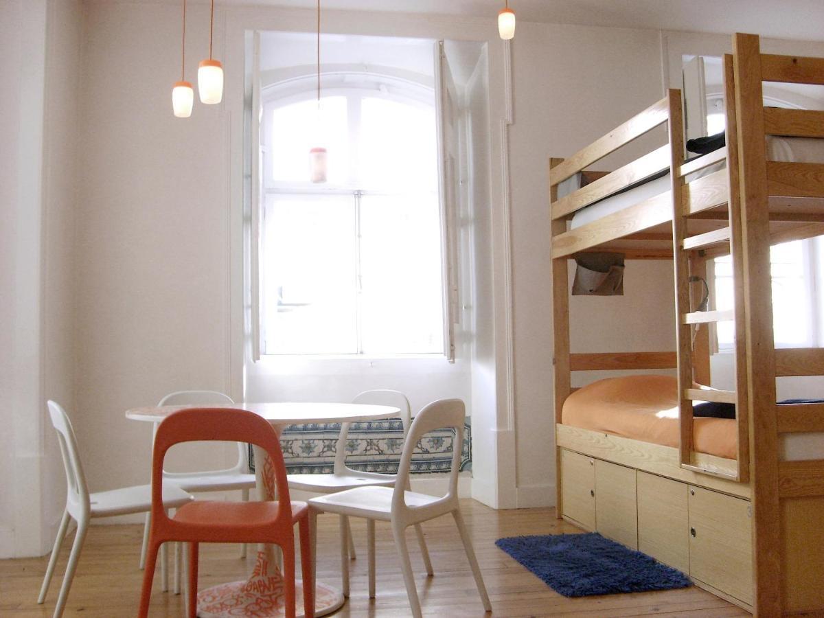 Bed 8-Bed Mixed Dormitory Room